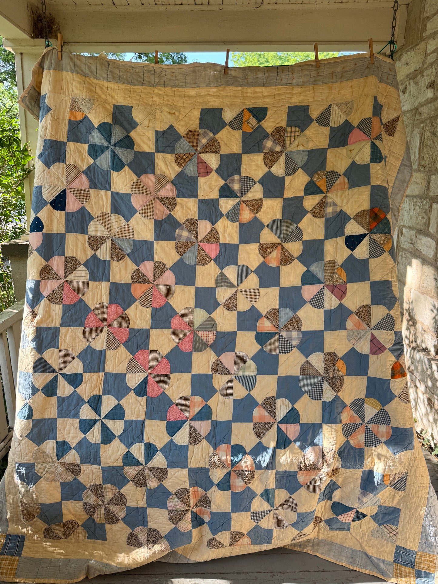 Antique 1900-1920s Hearts and Gizzards Quilt