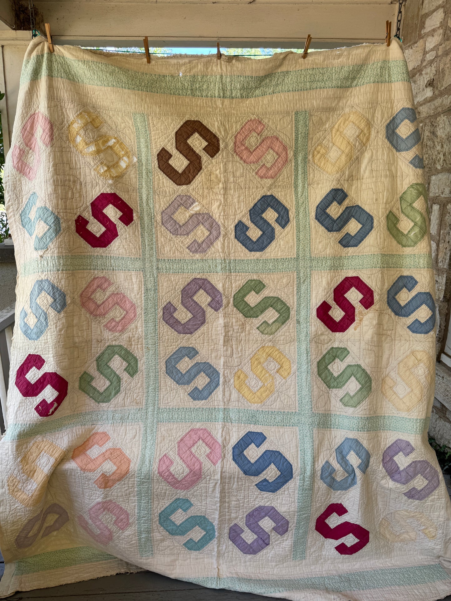 Vintage 1930s-50s Handmade "S" Quilt