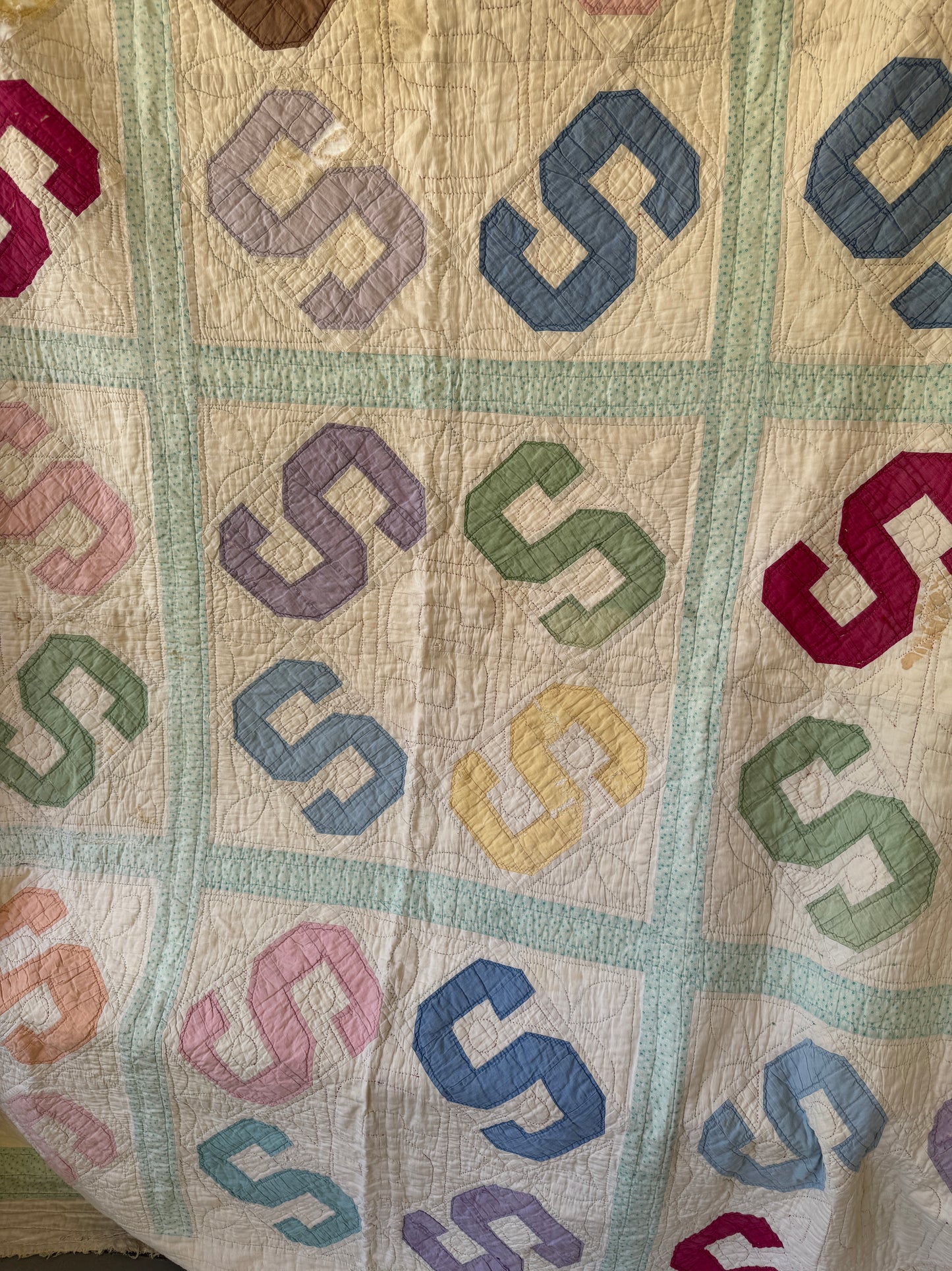Vintage 1930s-50s Handmade "S" Quilt