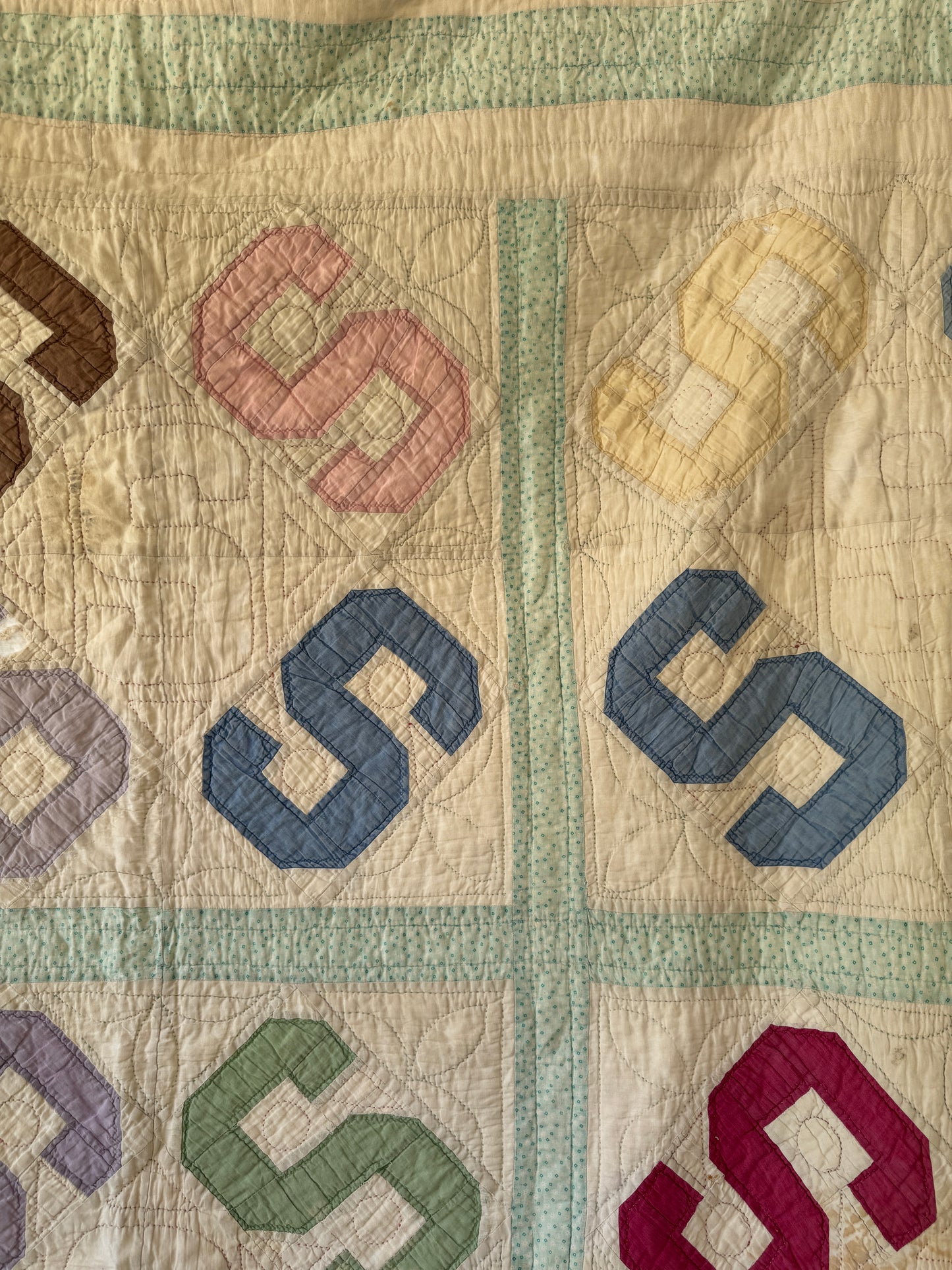 Vintage 1930s-50s Handmade "S" Quilt