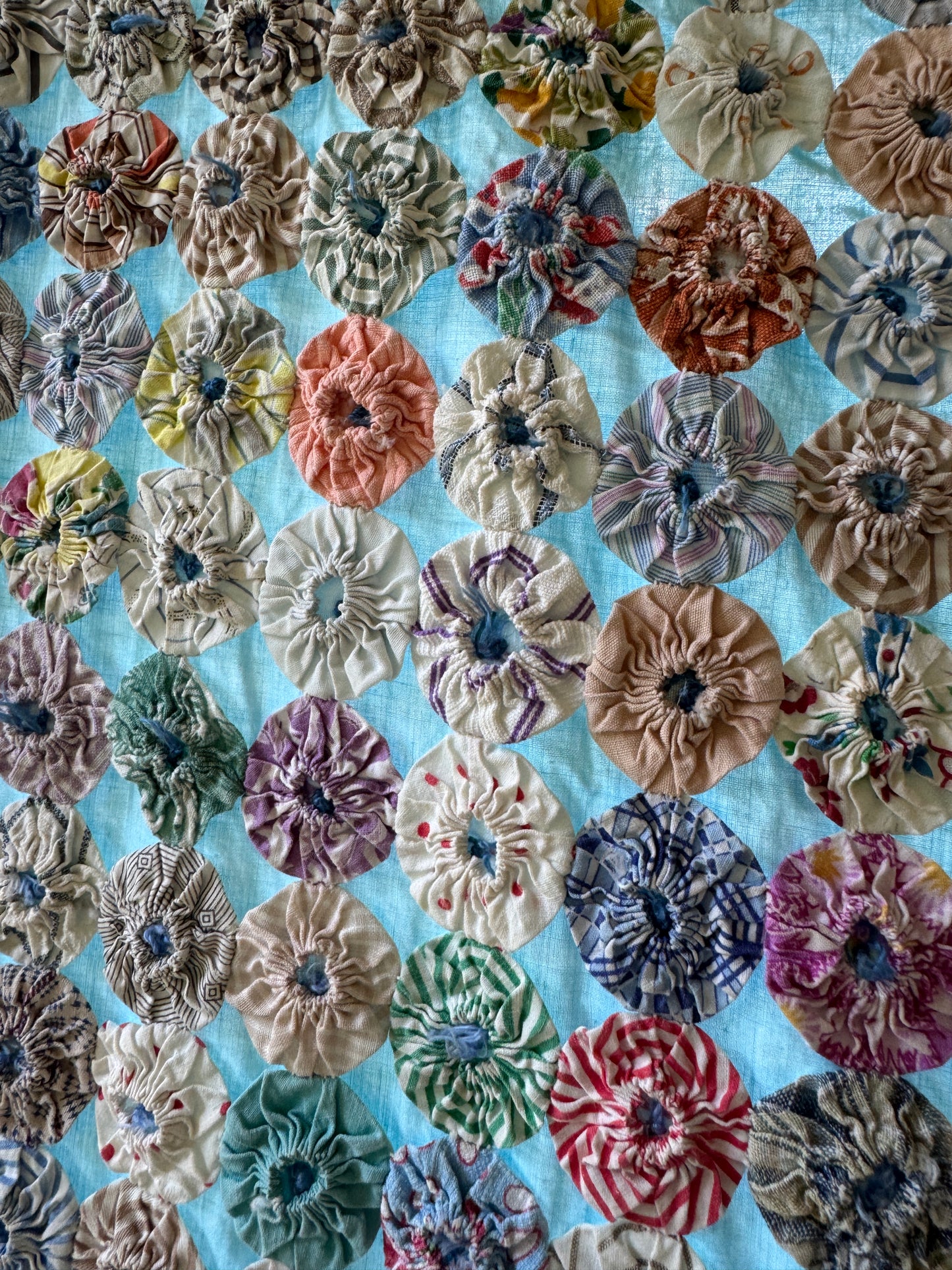 Vintage 1940s Yo-Yo Quilt