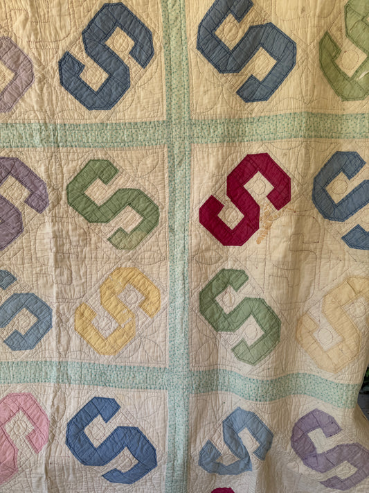 Vintage 1930s-50s Handmade "S" Quilt